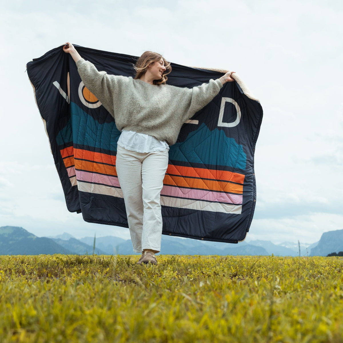 VOITED CloudTouch® Indoor/Outdoor Camping Blanket - Peaks Blankets VOITED 