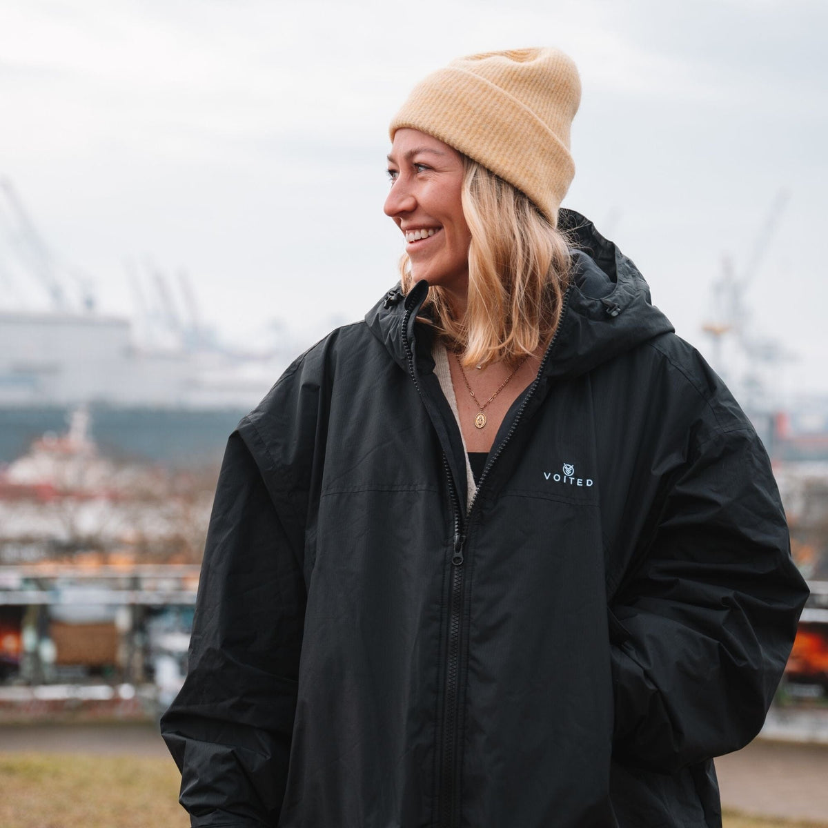 VOITED 3rd Edition Outdoor Changing Robe & Drycoat for Surfing, Camping, Vanlife & Wild Swimming - Black Changewear VOITED 