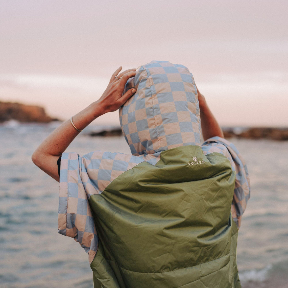 VOITED 3rd Edition Outdoor Poncho for Surfing, Camping, Vanlife & Wild Swimming - Blue Dancer Changewear VOITED 