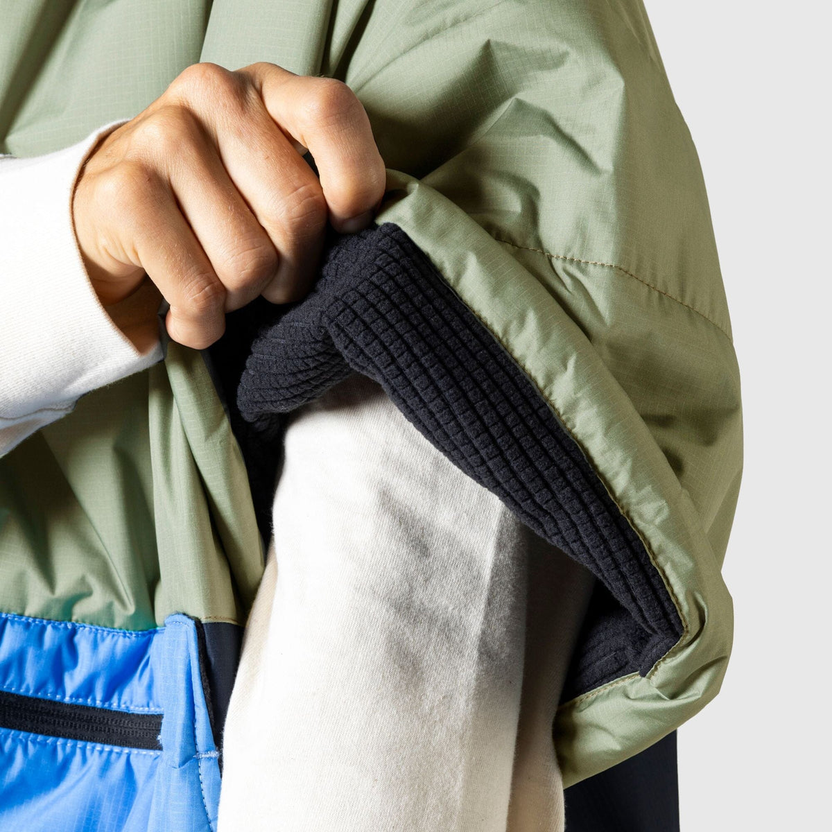 VOITED 3rd Edition Outdoor Poncho for Surfing, Camping, Vanlife & Wild Swimming - Ocean Navy/Olive Changewear VOITED 