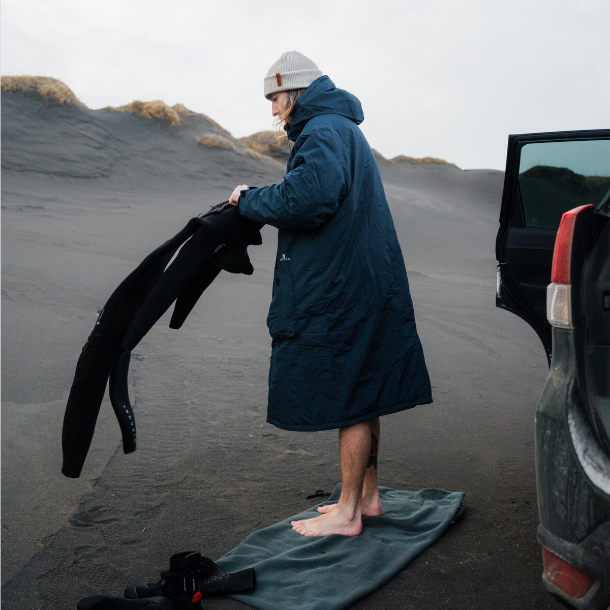 VOITED 2nd Edition Outdoor Changing Robe & Drycoat for Surfing, Camping, Vanlife & Wild Swimming - Ocean Navy Changewear VOITED 