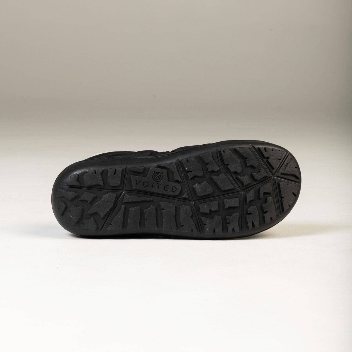 VOITED CloudTouch® Slippers - Lightweight, Indoor/Outdoor Fleece-Lined Camping Slippers - Black Footwear VOITED 