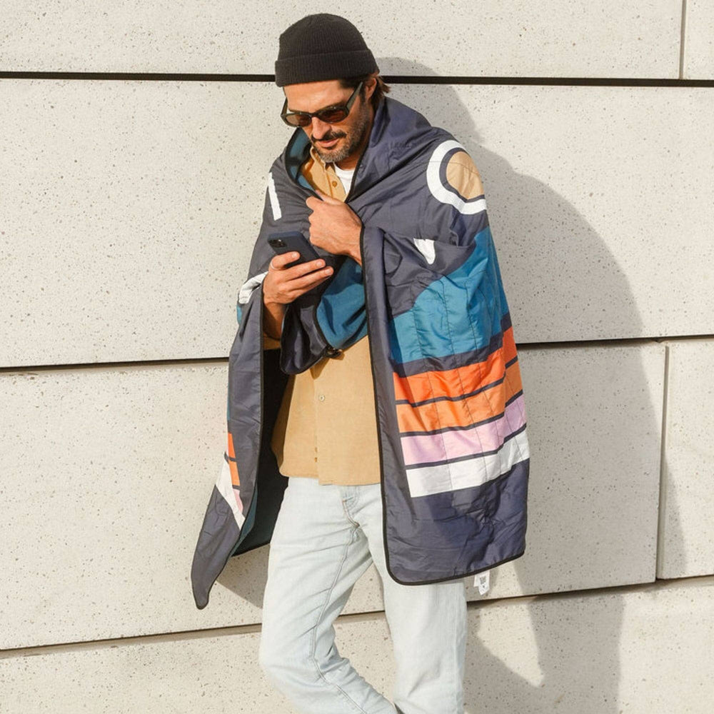 VOITED NeckPack Travel Blanket - Peaks Blankets VOITED 