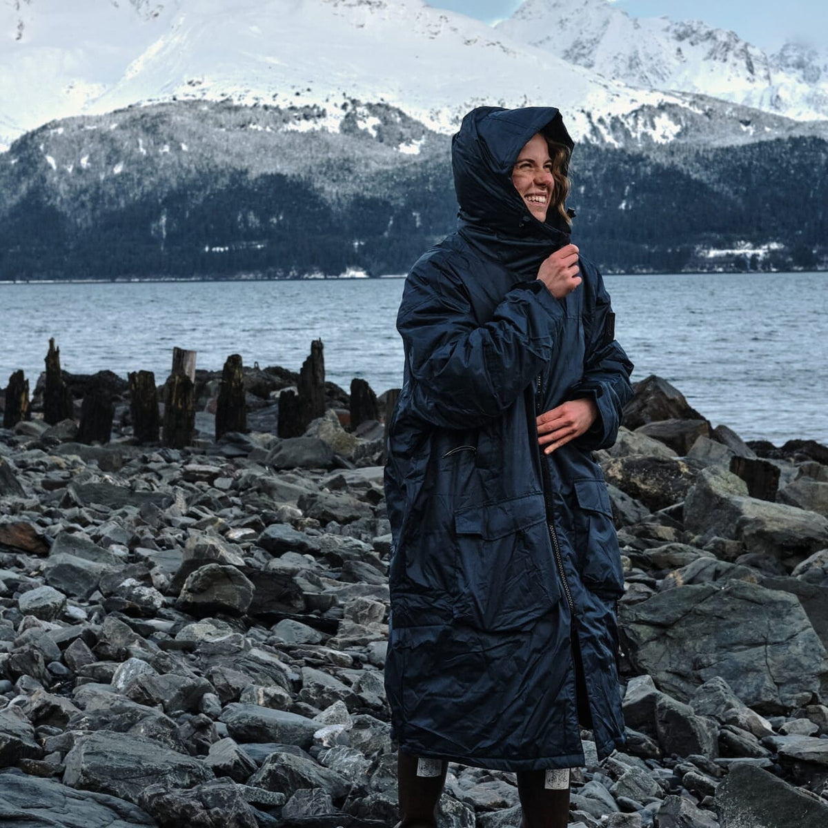 VOITED 2nd Edition Outdoor Changing Robe & Drycoat for Surfing, Camping, Vanlife & Wild Swimming - Ocean Navy Changewear VOITED 