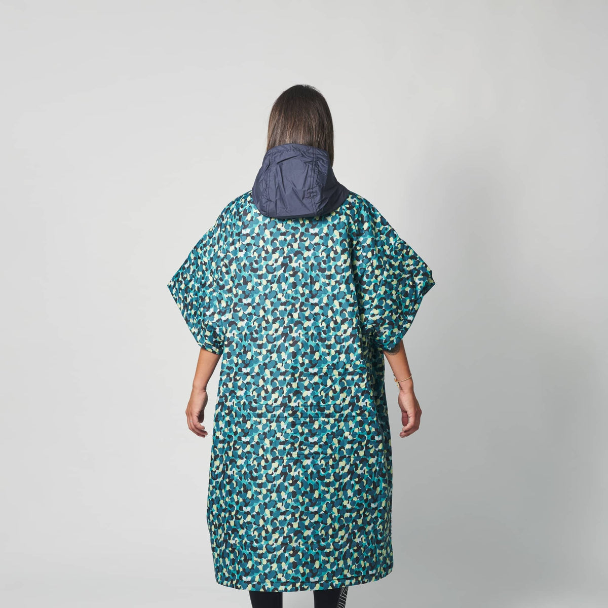 VOITED Outdoor Poncho for Surfing, Camping, Vanlife & Wild Swimming - An Tracks