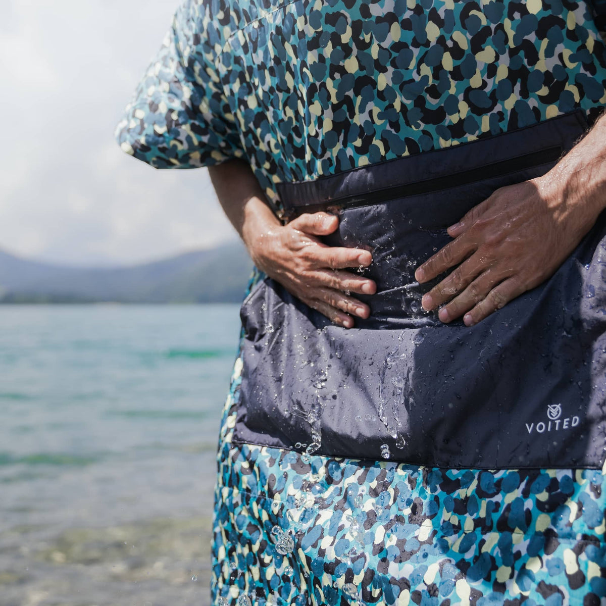 VOITED Outdoor Poncho for Surfing, Camping, Vanlife & Wild Swimming - An Tracks